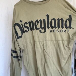Woman’s green Disneyland resort t shirt